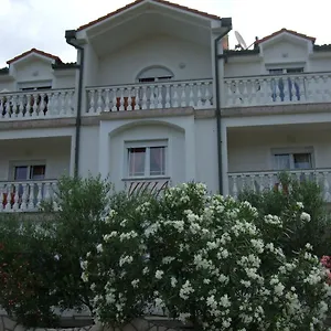 https://villa-sarah-lopar.primorje-gorskikotar.com