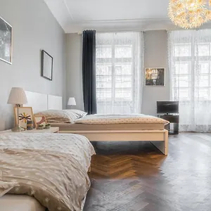 https://stylish-studio-close-to-prague-castle-walkscore-99.praguehotelsweb.com